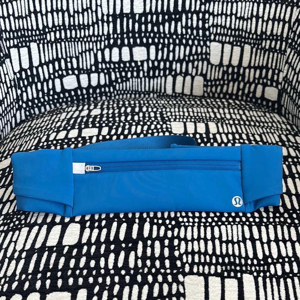 Lululemon Blue Reflective Running Belt